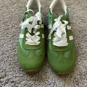 J/SLIDES Green and White Casual Sneakers